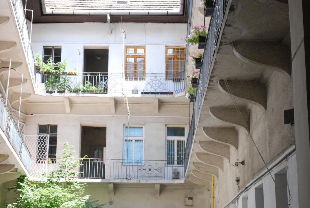 Stylish Studios Apartment In The City Center With Air Conditioning Budapeste Exterior foto