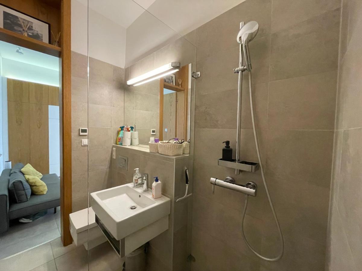 Stylish Studios Apartment In The City Center With Air Conditioning Budapeste Exterior foto